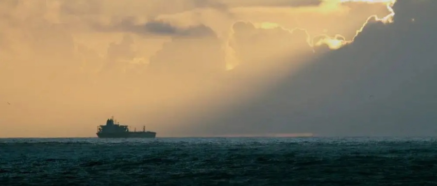 掐住世界的喉咙！霍尔木兹海峡封锁下，外贸人的至暗时刻与生存法则